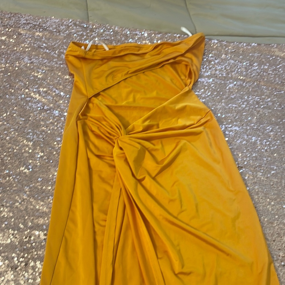 Summer Dress:This dress, has a large split, depending on bodytype undergarments